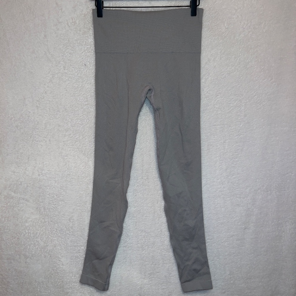 Tone it Up Gray high Waisted Seamless 7/8 Ankle Length Athletic Leggings
